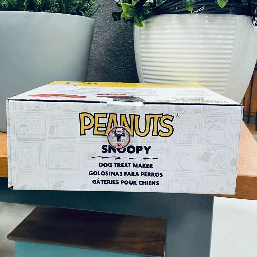 NWT in Package Gorgeous Uncanny Peanuts Snoopy Dog Red Treat Maker